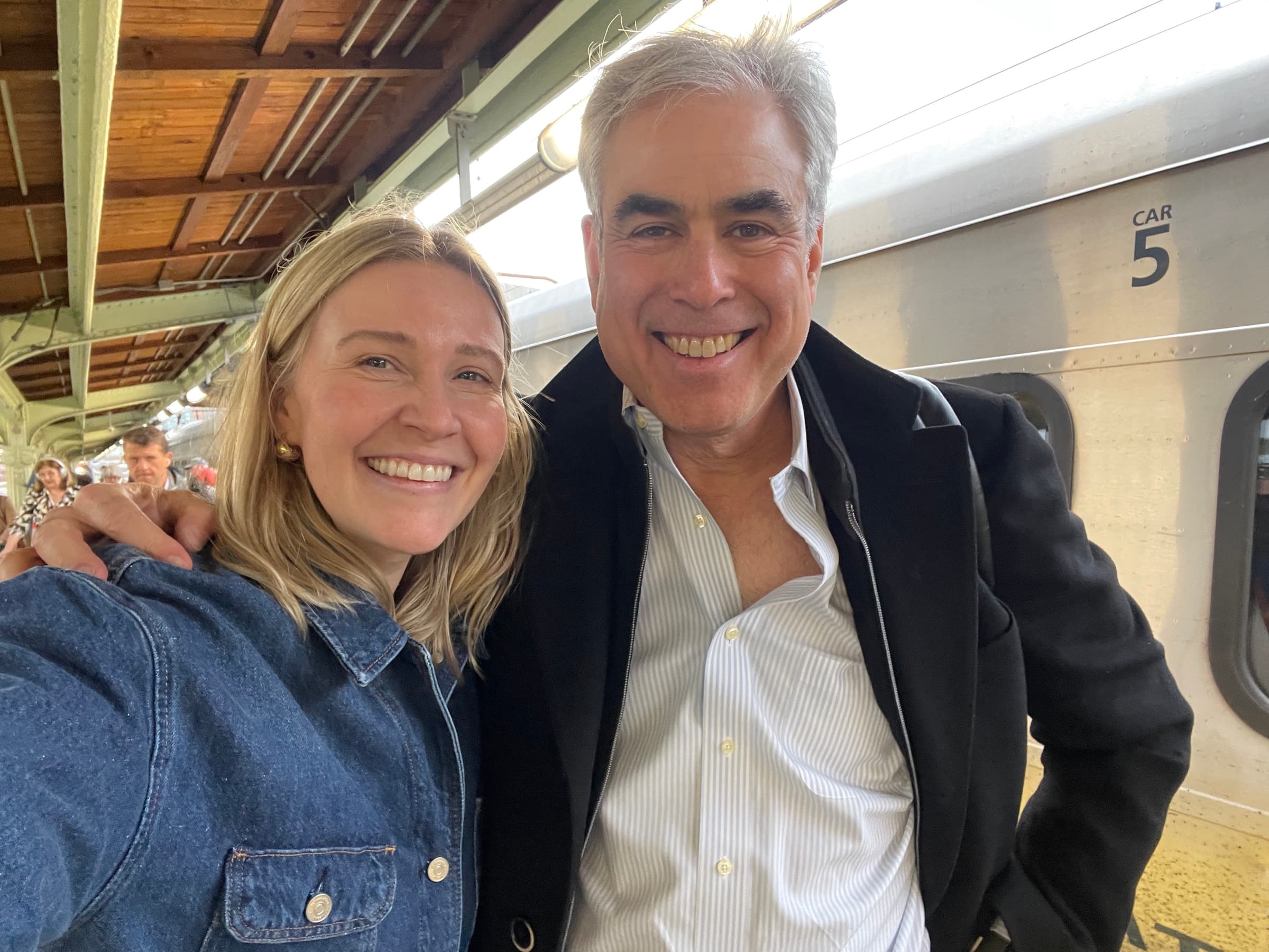 Alexa Arnold and Jonathan Haidt together on a train platform