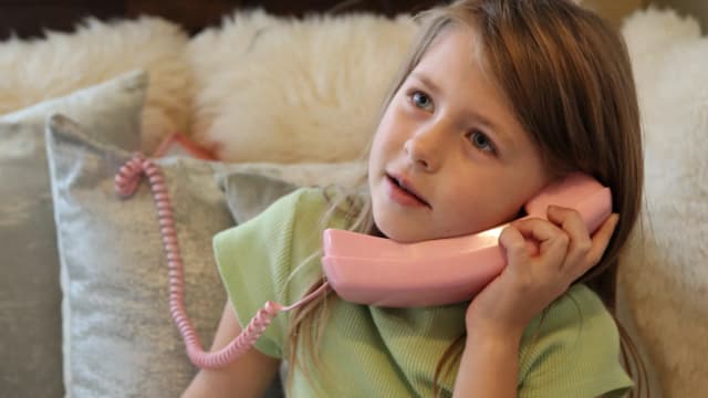 No TikTok, no iPhones and retro landlines. These parents are raising kids like it’s 1995.